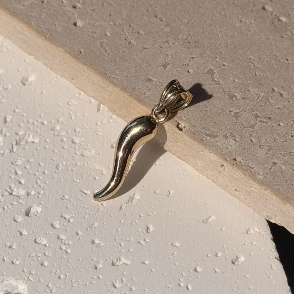 14K Real Yellow Gold Italian Horn Hot Chili Pepper Pendant 0.75” - Picture 2 of 5